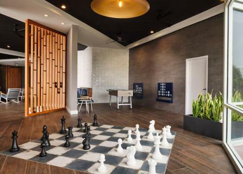 Hotel Royale Palms By Hilton