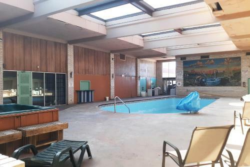 Motel Luxury Inn & Suites