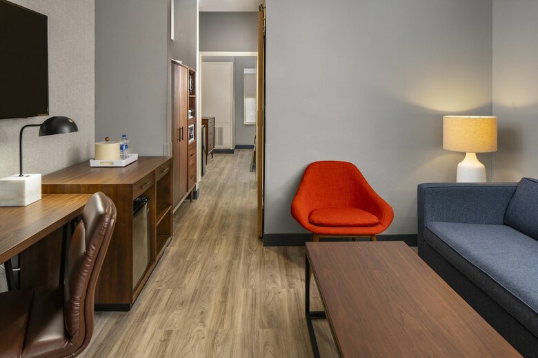 Holiday Inn Express Hotel & Suites Arlington/six Flags Area
