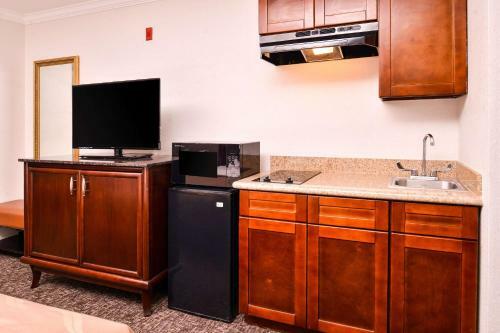 Hotel Quality Inn And Suites Beaumont