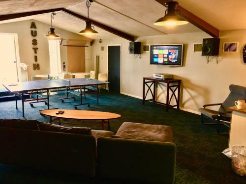 Hi - Austin Hostel