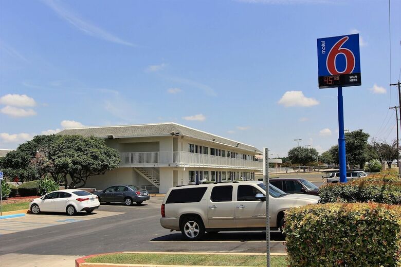 Motel 6 Austin North