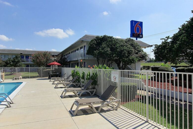 Motel 6 Austin North