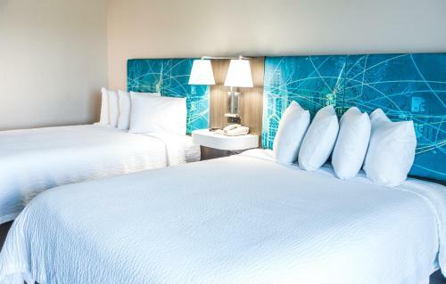Tropical Seas Hotel