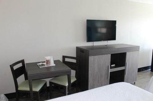 Tropical Seas Hotel