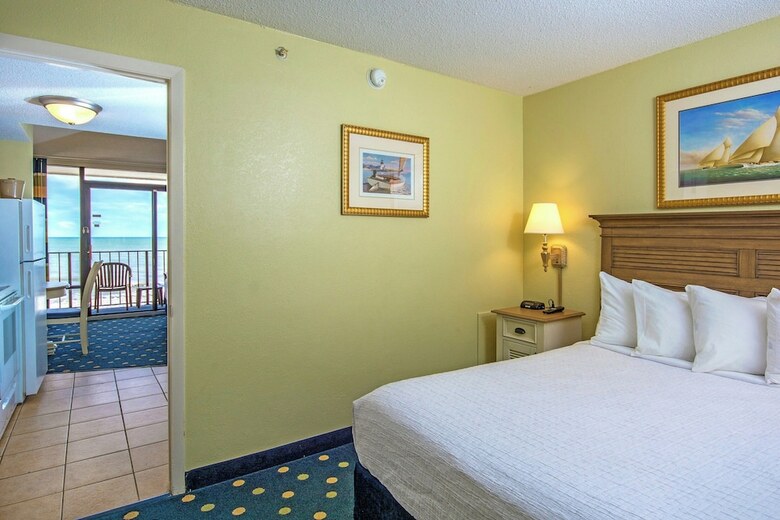 Hotel Compass Cove