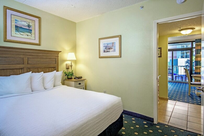 Hotel Compass Cove
