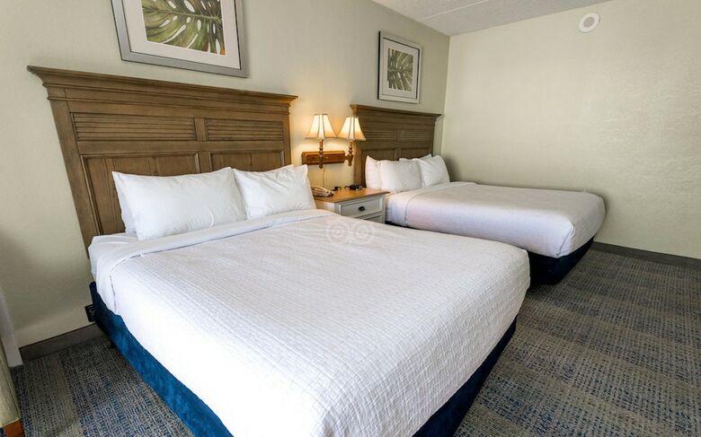 Hotel Compass Cove