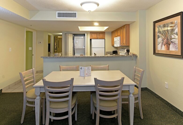 Hotel Compass Cove