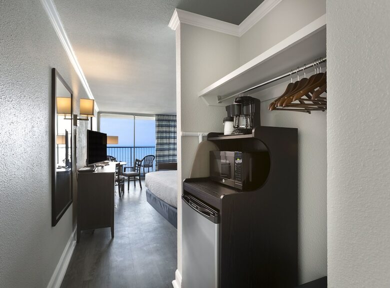 Hotel Compass Cove