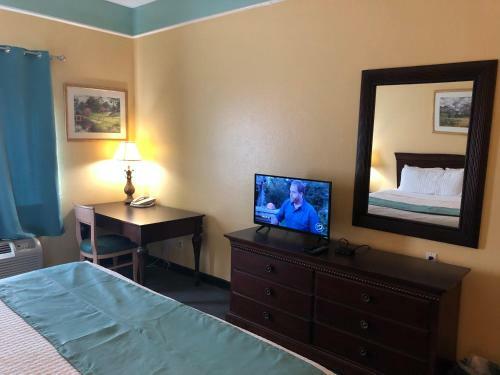 Hotel Deluxe 6 Inn & Suites
