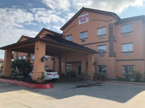Hotel Deluxe 6 Inn & Suites