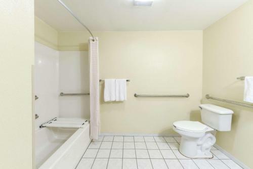 Motel Super 8 By Wyndham Burleson Fort Worth Area
