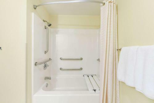 Motel Super 8 By Wyndham Burleson Fort Worth Area