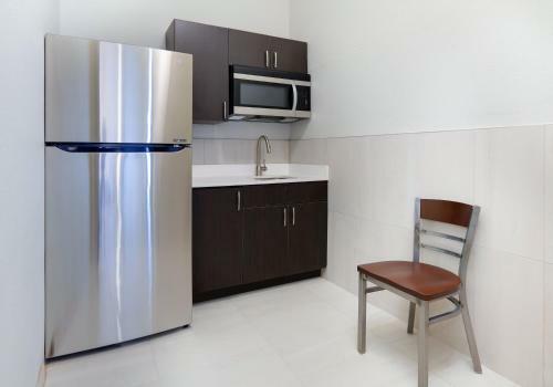 Holiday Inn Express Hotel & Suites Cleburne