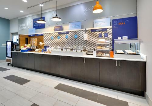 Holiday Inn Express Hotel & Suites Cleburne