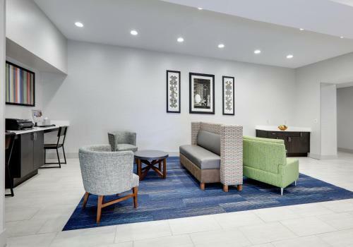 Holiday Inn Express Hotel & Suites Cleburne