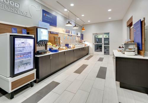 Holiday Inn Express Hotel & Suites Cleburne