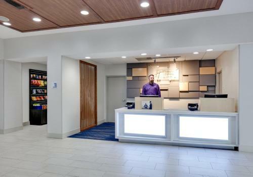 Holiday Inn Express Hotel & Suites Cleburne