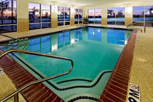 Holiday Inn Express Hotel & Suites Cleburne