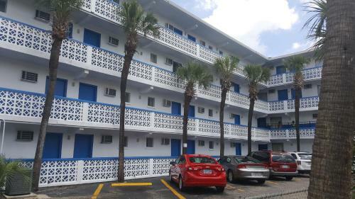 Polynesian Oceanfront Motel