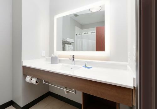 Holiday Inn Express Hotel & Suites Denton