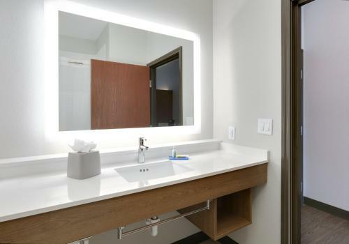 Holiday Inn Express Hotel & Suites Denton