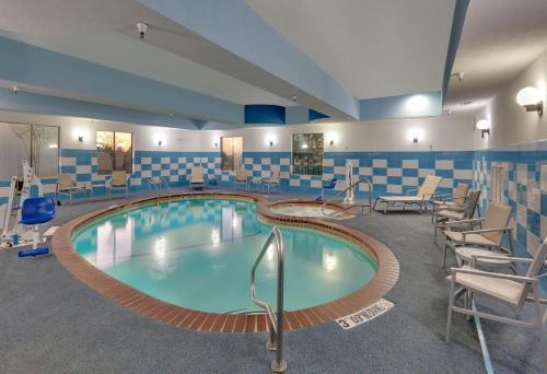 Holiday Inn Express Hotel & Suites Denton
