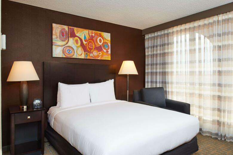 Hotel Doubletree By Hilton Dallas Market Center