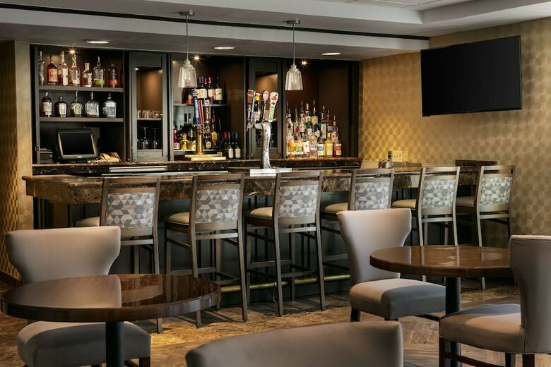 Hotel Doubletree By Hilton Dallas Market Center