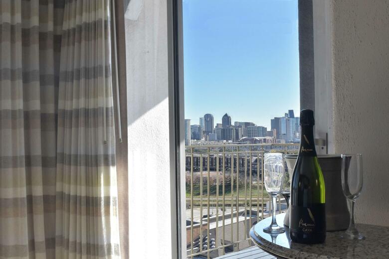 Hotel Doubletree By Hilton Dallas Market Center