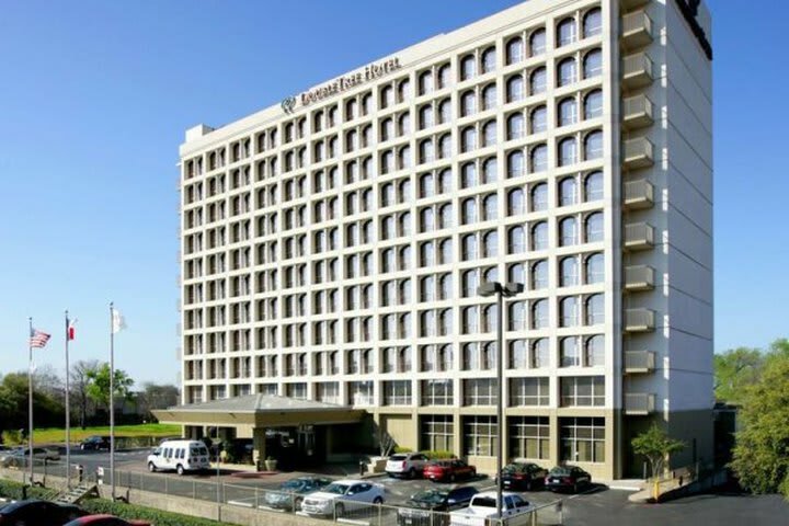 Hotel Doubletree By Hilton Dallas Market Center