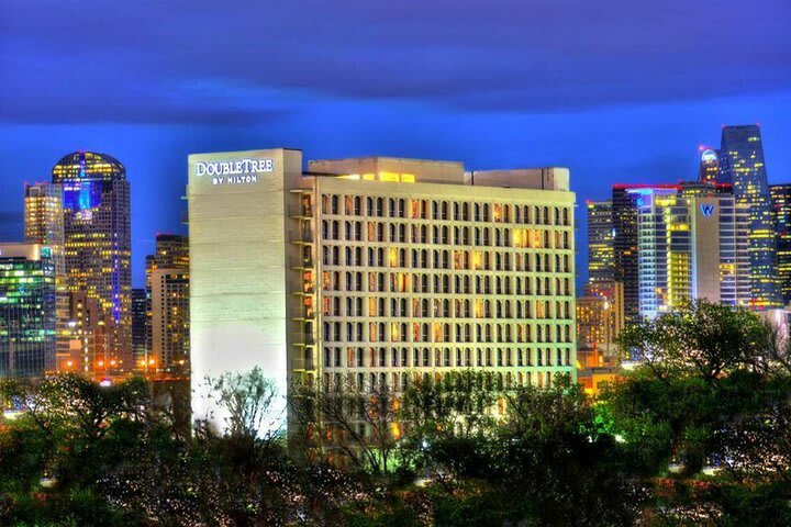 Hotel Doubletree By Hilton Dallas Market Center