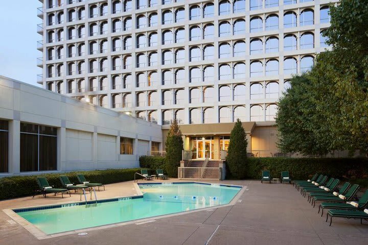 Hotel Doubletree By Hilton Dallas Market Center