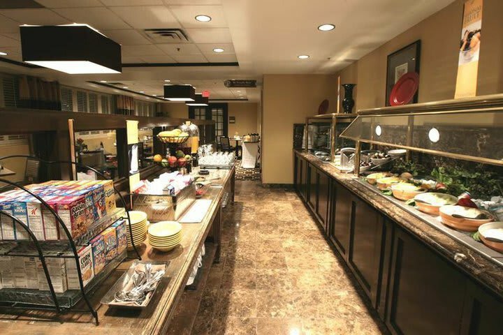 Hotel Doubletree By Hilton Dallas Market Center