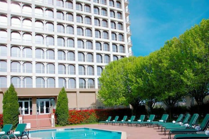 Hotel Doubletree By Hilton Dallas Market Center