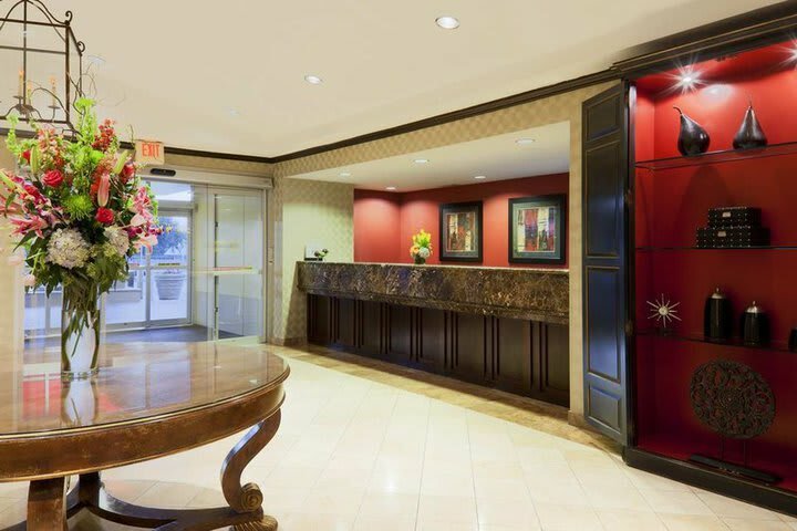 Hotel Doubletree By Hilton Dallas Market Center