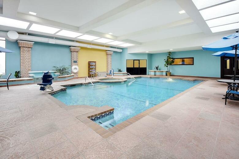 Hotel Embassy Suites Dallas - Park Central Area