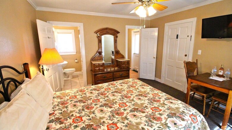 Hotel Peach Tree Inn & Suites