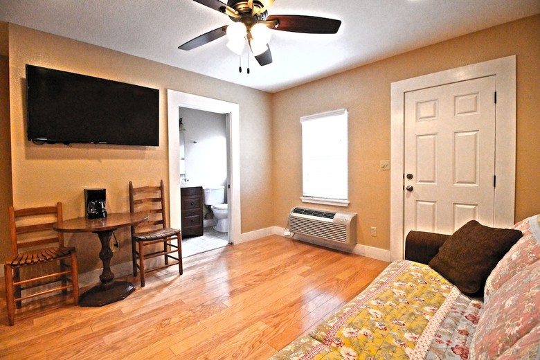 Hotel Peach Tree Inn & Suites