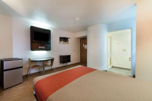Hotel Motel 6 Dallas Northeast