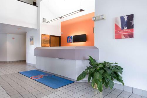 Hotel Motel 6 Dallas Northeast