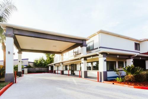 Hotel Scottish Inn & Suites Willowbrook