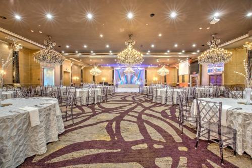 Crowne Plaza Hotel Northwest Brookhollow