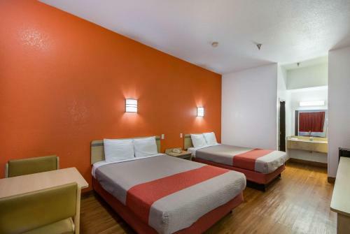 Motel 6 Humble