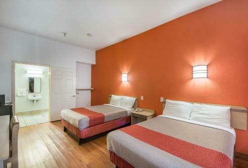Motel 6 Humble