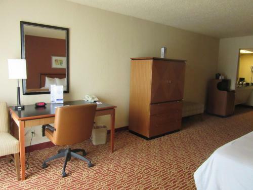 Atrium Hotel And Suites Dfw Airport