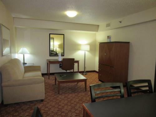 Atrium Hotel And Suites Dfw Airport