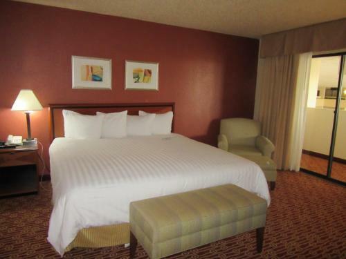 Atrium Hotel And Suites Dfw Airport
