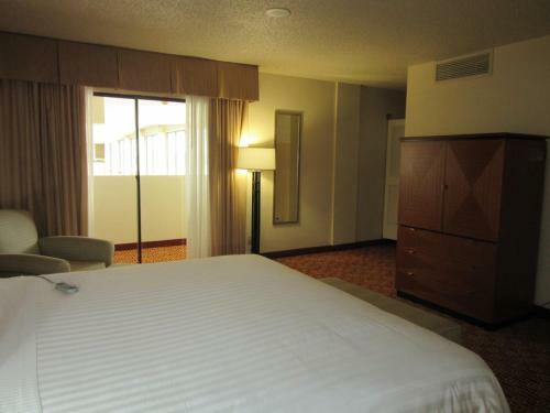 Atrium Hotel And Suites Dfw Airport